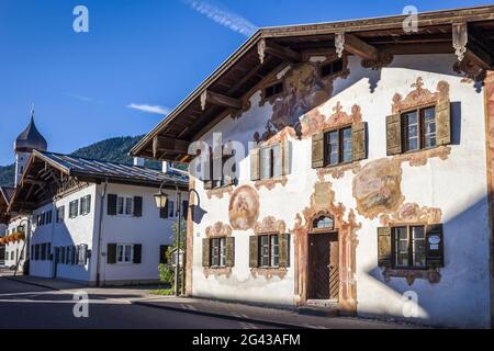 Historisches Haus mit Lüftlmalerei in Unterammergau, Oberbayern, Allgäu, Bayern, Deutschland Stockfoto