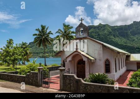 Katholische Kirche Eglise Saint Joseph in der Cook's Bay, Moorea, Windward Islands, Französisch-Polynesien, Südpazifik Stockfoto