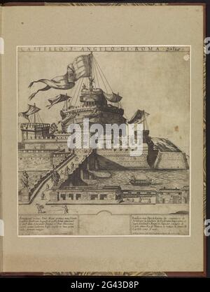 Engelenburcht und Engelenbrug in Rom; Castello S Angelo di Roma. Blick auf die Engelsburg und die Engelbrücke über den Tiber in Rom. Auf dem Dach des Schlosses befindet sich eine große Flagge. Bildunterschrift in Latein. Der Druck ist Teil eines Albums. Stockfoto