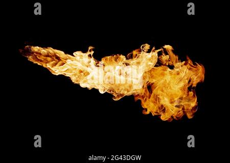 Feuerflamme auf dunkelschwarzem Hintergrund Stockfoto