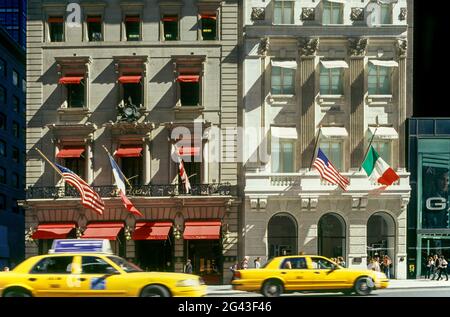 2006 HISTORISCHE GESCHÄFTE IN CARTIER VERSACE FIFTH AVENUE MANHATTAN NEW YORK CITY USA Stockfoto