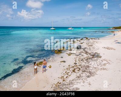 Boca Catalina Beach Aruba, Rcks und Cifs und blaues Meer Stockfoto