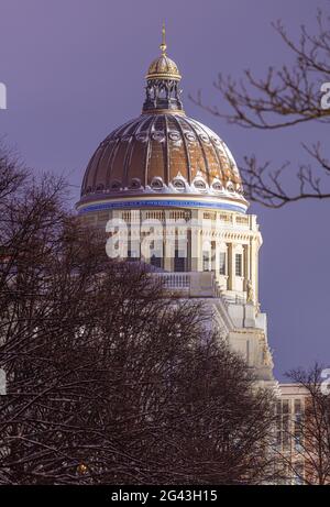 Neues Berliner Stadtschloss im Winter, Schnee, Eis, Architektur, Schloss Hohenzollern Stockfoto