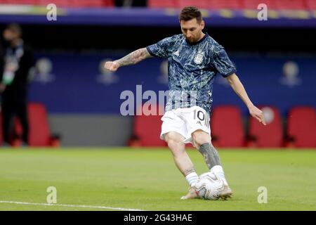 Brasilia, Brasilien. Juni 2021. Spiel zwischen Argentinien und Uruguay gültig für die zweite Runde Copa America Brazil 2021, die am Freitag (18) im Estádio Nacional De Brasília Mané Garrincha ausgetragen wird. Auf dem Foto, Spieler Messi Argentina (Foto: Francisco Stuckert/Fotoarena) Quelle: Foto Arena LTDA/Alamy Live News Stockfoto