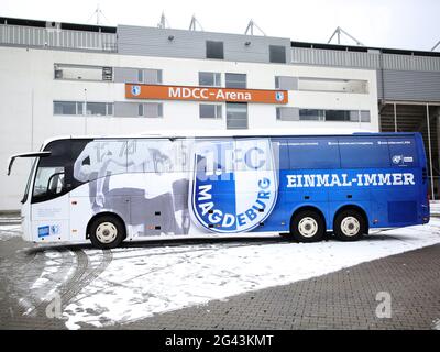 Mannschaftsbus mit Vereinslogo 1.FC Magdeburg DFB 3. Liga Saison 2020-21 Stockfoto