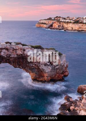 Es Pontas Felsbogen in der Nähe von Santanyi, Mallorca, Balearen, Katalonien, Spanien Stockfoto