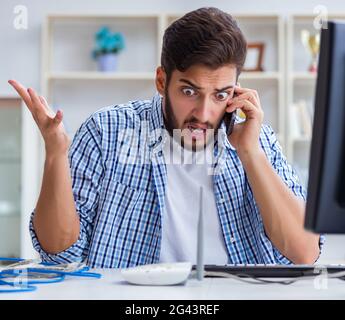 Frustriert junger Mann wegen der schwachen Internet Empfang Stockfoto