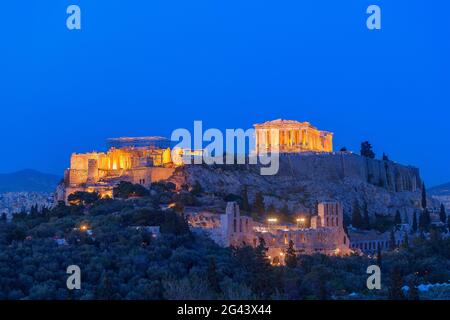 Blick auf die Akropolis bei Nacht, Athen, Griechenland, Europa Stockfoto