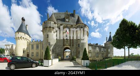 Außenansicht von Chateau de Jonzac, Jonzac, Charente-Maritime, Frankreich Stockfoto