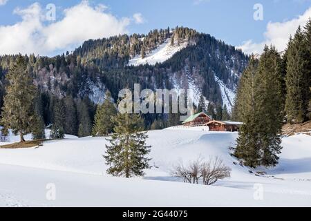 Schwarzentennalm im Winter mit Schnee, Mangfallgebirge, Bayern, Deutschland Stockfoto