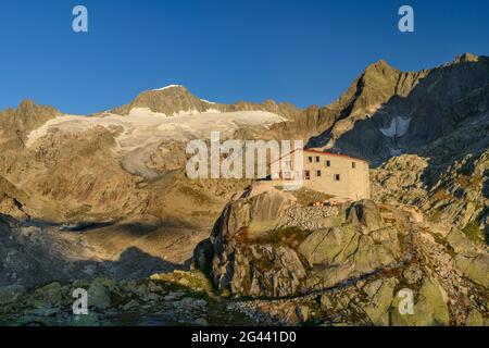 Albert Heim Hütte mit Galenstock, Albert Heim Hütte, Urner Alpen, Uri, Schweiz Stockfoto