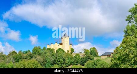 Ansicht des Schlosses mit Turm auf einem Hügel, Mauvezin, Ost, Frankreich Stockfoto