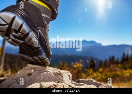 Wanderung mit Blick auf das Steinerne Meer im Sommer, Chiemgau, Bayern, Deutschland, Pinzgau, Salzburg, Österreich Stockfoto