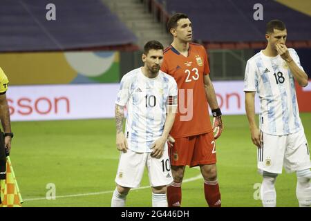 Brasilia, Brasilien. Juni 2021. COPA AMERICA/ARGENTINA X URUGUAI - Lionel Messi, da selecao Argentina, durante a partida contra o Uruguai, valida pela segunda rodada do Grupo A da Copa America de Futebol 2021, realizada no estadio Mane Garrincha, em Brasilia, na noite desta sexta-feira, 18 de julho de 2021. Kredit: ZUMA Press, Inc./Alamy Live Nachrichten Stockfoto