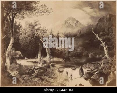 Fotoproduktion (vermutlich) eines Abdrucks einer Landschaft mit Bergen, Bäumen und einer Frau auf dem Wasser. Teil des Albums mit Bildern von Sehenswürdigkeiten und Landschaften in England und von Kunst Stockfoto