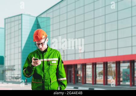 Architekt männliche Person auf dem Baugelände, Industrie-Technologie Stockfoto