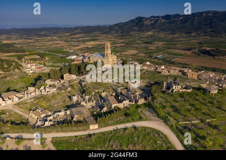 Luftaufnahme der Altstadt von Corbera d'Ebre (Poble Vell auf katalanisch), die während der Schlacht am Ebro, im spanischen Bürgerkrieg, zerstört wurde Stockfoto