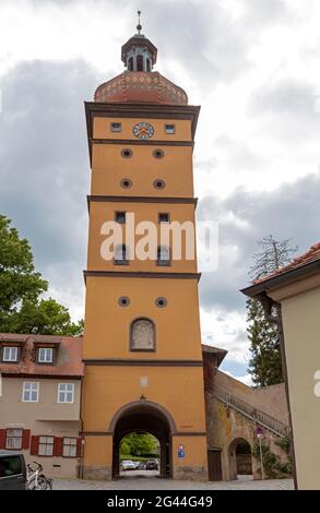 Segringer Tor mit barockem Zwiebeldach in Dinkelsbühl, Mittelfranken, Bayern, Deutschland Stockfoto
