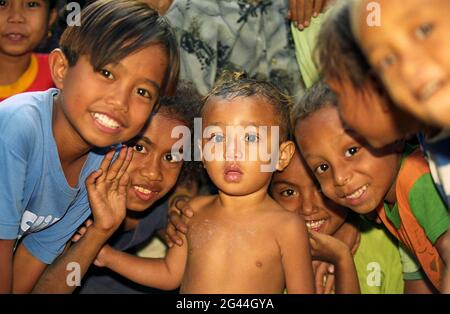 20. Mai 2002-Dili, Timor-Leste-in Diese Fotos entstanden am 7. Tag der Unabhängigkeit und dem Leben der Timoren in Dili und im Dorf Atambua. Kinder sind im Waisenhaus in Dili, Timor-Leste, untergebracht. Stockfoto