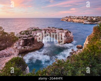 Es Pontas Felsbogen in der Nähe von Santanyi, Mallorca, Balearen, Katalonien, Spanien Stockfoto