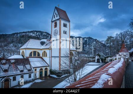 Blick vom Hohen Schloss auf die Basilika St. Mang, Füssen, Allgäu, Bayern, Deutschland Stockfoto