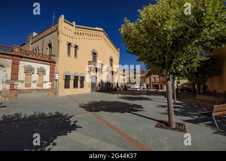 Rathaus von El Bruc, genannt Can Casas (Anoia, Barcelona, Katalonien, Spanien) ESP: Ayuntamiento de El Bruc, llamado Can Casas (Barcelona, Cataluña, España) Stockfoto