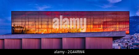 Außenansicht des Akropolis-Museums bei Sonnenuntergang, Athen, Griechenland Stockfoto