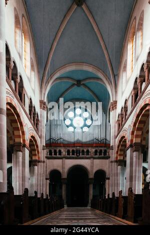 Innenaufnahme der St. Benno Kirche, München, Deutschland Stockfoto