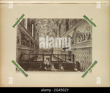 Fotoproduktion von (vermutlich) einem Druck der Sixtinischen Kapelle in Vatikanstadt; Interno della Capella Sistina - Vaticano. Roma. Teil des Fotoalbums mit Aufnahmen von Sehenswürdigkeiten in italienischen Städten und Kunstwerken Stockfoto