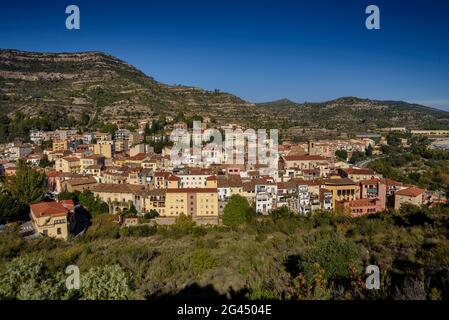 Blick auf die Stadt Monistrol de Montserrat vom Bevorre-Hügel (Bages, Barcelona, Katalonien, Spanien) ESP: Vistas de Monistrol de Montserrat Stockfoto