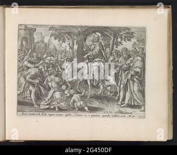 Eintritt in Jerusalem; Ereignisse aus dem Leben Christi; Thesaurus Novi Testamenti Elegantissimis Iconibus Expressus Continens Historias atque Miracula Doni Nostri Iesu Christi. Christus fährt in einem Esel Jerusalem. Die Menge winkt mit Palmenzweigen und legt Kleider und Jacken für ihn auf den Boden. Es gibt Apostel hinter Christus. Unter der Show eine Referenz in Latein auf den Bibeltext in MAT. 21. Dieser Druck ist Teil eines Albums. Stockfoto
