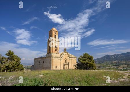 Besuch eines der Räume der Schlacht von Ebro. Kirche des Poble Vell (Altstadt) von Corbera d'Ebre, während des Spanischen Bürgerkrieges zerstört (Spanien) Stockfoto