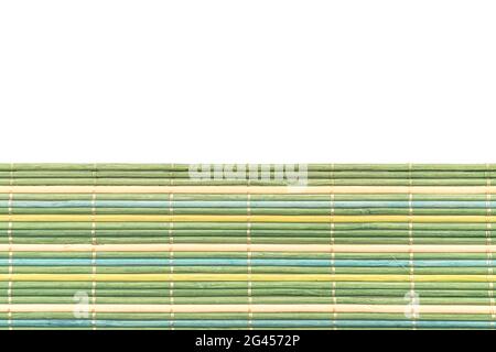 Hintergrund der Bambus-Oberfläche von Matte mit weißem Hintergrund Stockfoto