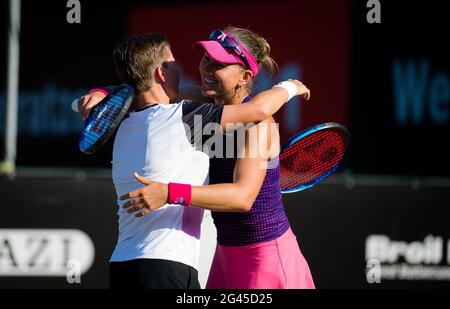 Berlin, Deutschland. Juni 2021. Nicole Melichar aus den Vereinigten Staaten und Demi Schuurs aus den Niederlanden im Einsatz beim Doppel beim WTA 500 Tennisturnier 2021 am 18. Juni 2021 im Rot-Weiss Tennis Club in Berlin, Deutschland - Foto Rob Prange / Spanien DPPI / DPPI / LiveMedia Kredit: Independent Photo Agency/Alamy Live News Stockfoto