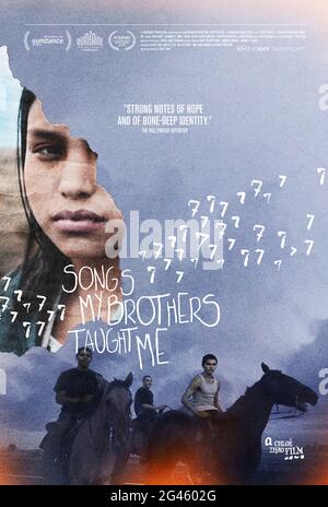 Songs My Brothers Teached Me (2015) unter der Regie von Chloé Zhao mit Jashaun St. John, Joel Courtney, Calum Worthy und Andi Matichak. Drama über die Schwierigkeiten, denen ein Bruder und eine Schwester von Lakota Sioux gegenüberstehen, die in einem Indianerreservat in South Dakota leben. Stockfoto