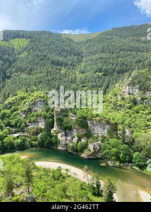 Kleines französisches Dorf Castelbouc in den Gorges du Tarn in Frankreich Stockfoto