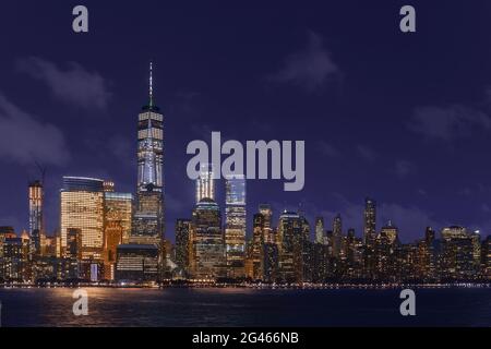 Lower Manhattan bei Nacht Stockfoto