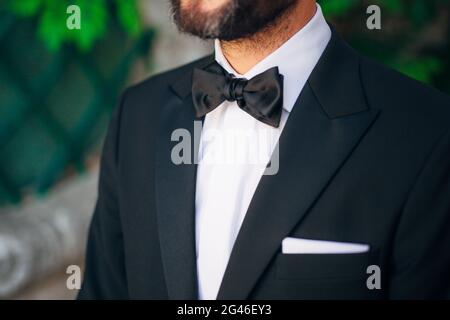 Krawatte Schmetterling Nahaufnahme. Bräutigam Hochzeitsanzug Stockfoto
