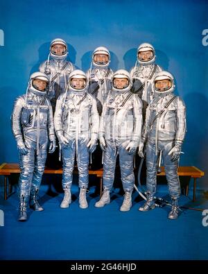Die Mercury Seven, auch bekannt als die Original Seven, waren die amerikanischen Astronauten Scott Karpper, Gordon Cooper, John Glenn, Gus Grissom, Wally Schirra, Alan Shepard und Deke Slayton, aufgenommen am 17. März 1960. Stockfoto