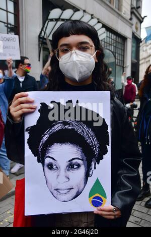 London, Großbritannien. Juni 2021. In Brasilien hat die Bolsonaro-Regierung Marielle Franco in Brasilien gesetzwidrig getötet. Demonstranten glauben auch, dass US-Staatsstreich und die Finanzierung von Kriminellen zur Destabilisierung Lateinamerikas am 2021-06-19 in der Botschaft von Brasilien in London finanziert werden. Quelle: Picture Capital/Alamy Live News Stockfoto