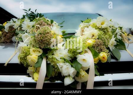 Hochzeitsstrauß. Der wichtigste Blumenstrauß bei der Hochzeit ist der Brautstrauß. Stockfoto