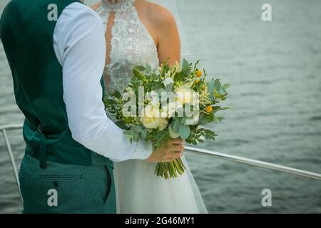 Hochzeitsstrauß. Der wichtigste Blumenstrauß bei der Hochzeit ist der Brautstrauß. Stockfoto