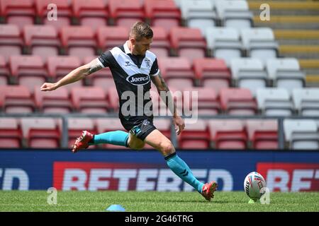 Leigh, Großbritannien. Juni 2021. Marc Sneyd (7) von Hull FC während des Vorspiels in Leigh, Großbritannien am 6/19/2021. (Foto von Craig Thomas/News Images/Sipa USA) Quelle: SIPA USA/Alamy Live News Stockfoto