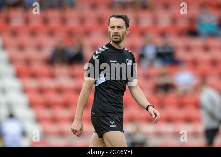 Leigh, Großbritannien. Juni 2021. Schiedsrichter James Child in Aktion in Leigh, Vereinigtes Königreich am 6/19/2021. (Foto von Simon Whitehead/ SW Foto/News Images/Sipa USA) Quelle: SIPA USA/Alamy Live News Stockfoto