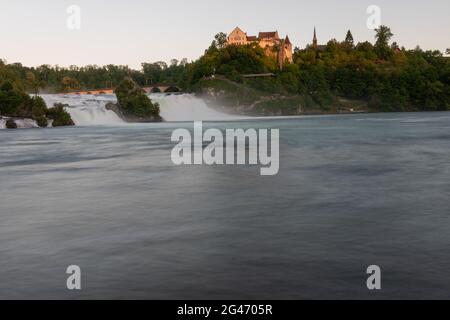 Rheinfälle sind Europas größte Wasserfälle in der Nähe von Schaffhausen in der Schweiz 28.5.2021 Stockfoto