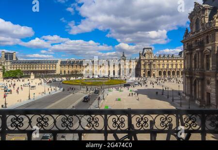 Paris/Frankreich - April 03 2019. Platz vor dem Louvre in Paris. Stockfoto