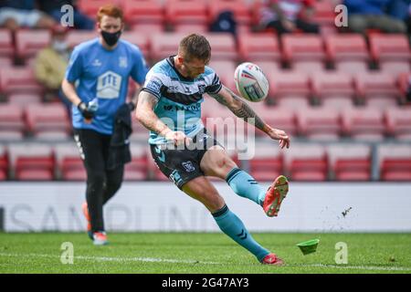 Leigh, Großbritannien. Juni 2021. Marc Sneyd (7) von Hull FC konvertiert am 6/19/2021 für ein Tor in Leigh, Vereinigtes Königreich. (Foto von Craig Thomas/News Images/Sipa USA) Quelle: SIPA USA/Alamy Live News Stockfoto