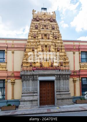 Eine Außenfassade des Sri Mahalakshmi HinduTemple wurde 1989 erbaut und am 2. Februar 1990 in Newham, London, eingeweiht Stockfoto