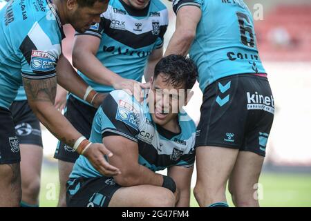 Leigh, England - 19. Juni 2021 - Andre Savelio (11) von Hull FC feiert Versuch während der Rugby League Betfred Super League Leigh Centurions gegen Hull FC im Leigh Sports Village Stadium, Leigh, UK Dean Williams/Alamy Live News Stockfoto