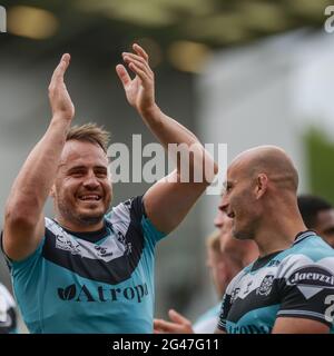 Leigh, England - 19. Juni 2021 - Josh Reynolds (6) von Hull FC feiert Sieg in der Rugby League Betfred Super League Leigh Centurions gegen Hull FC im Leigh Sports Village Stadium, Leigh, UK Dean Williams/Alamy Live News Stockfoto